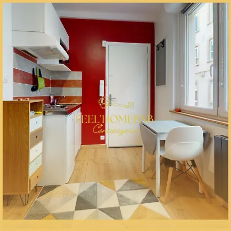 Apartment Le Petit Cocon, Station, Center & Free Coffee